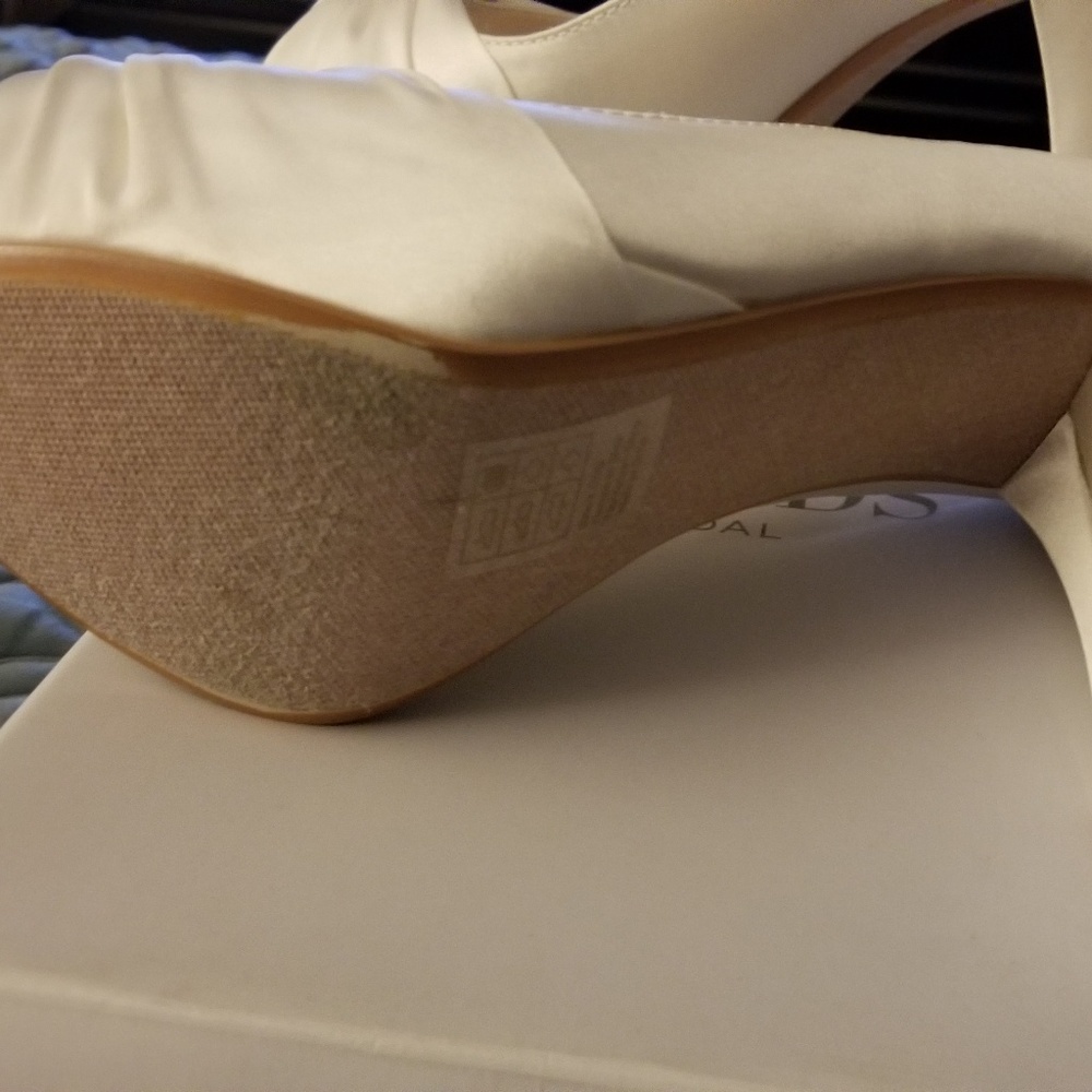 Shoes - Picture 3 of 4